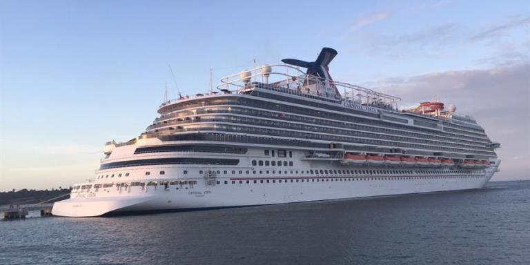 Carnival alarga la suspensión de viajes de sus barcos en EE.UU. y Europa
