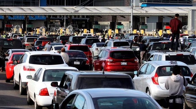 ¡Insólito! Ladrón se robó un carro con un niño dentro, y volvió para coger a cantaleta a la mamá