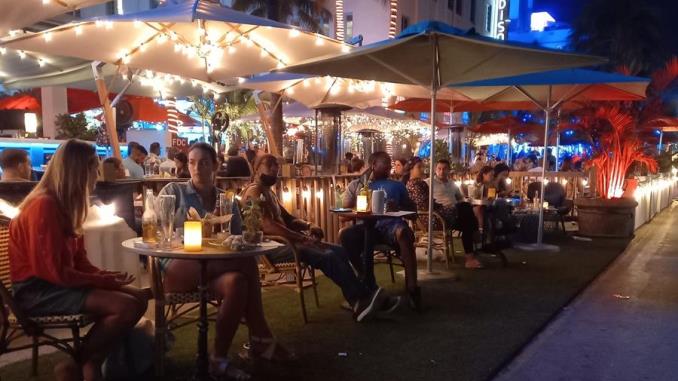 ¿Coronavirus? ¿Qué coronavirus? La fiesta de Miami Beach no entiende de covid