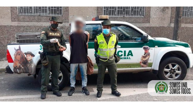 ¡Tenía una ‘culebrota’! En Itagüí un sujeto fue capturado por transportar una Boa en un costal