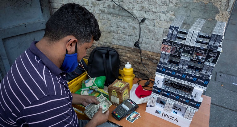 Venezuela, el país del dólar a 80 centavos