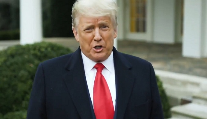 Trump pide a los asaltantes del Capitolio volver a casa, pero insiste en el fraude