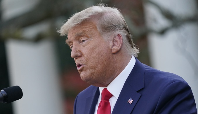 Trump suspende la deportación de venezolanos y les concede permisos laborales