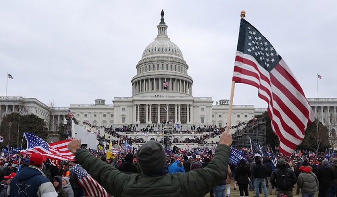 Biden exige a Trump que salga en televisión y zanje el "asedio" al Capitolio