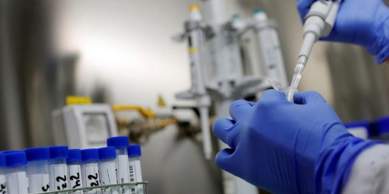 Reino Unido pidió confiar en la vacuna Oxford-AstraZeneca tras su suspensión en Sudáfrica Vacunas de Pfizer y AstraZeneca llegaran en febrero a Colombia