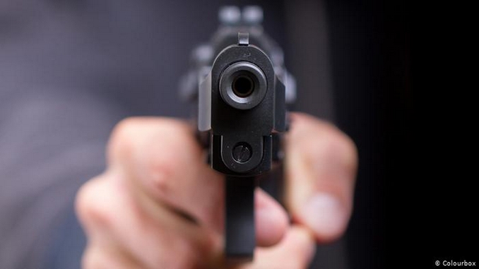 Mujer asesinó a su hija de 14 años e hirió a su esposo con arma de fuego en Villavicencio