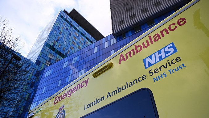 El Reino Unido impulsa la vacunación COVID, con los hospitales casi desbordados