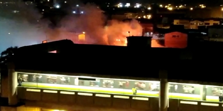 VIDEOS: Incendio registrado en taller de motos en Prado Centro
