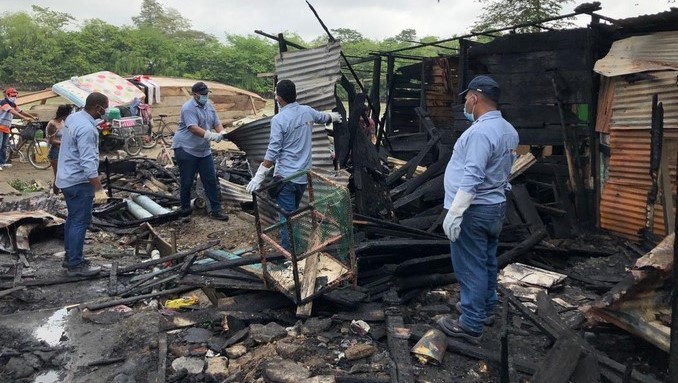 ICBF atiende y acompaña a las familias afectadas por el incendio en Montería que consumió 32 viviendas