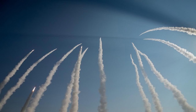 Irán prueba misiles balísticos y drones en amplias maniobras militares