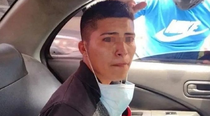 VIDEO. Ladrón le lloró y suplicó a la policía para que no lo detuviera tras robar un celular