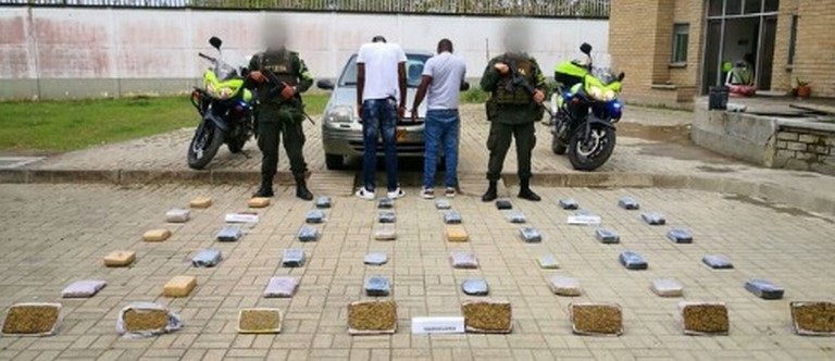 ¡Los pillaron! A dos sujetos les descubrieron más de 38 kilos de marihuana en un vehículo que se movilizaba en Urabá