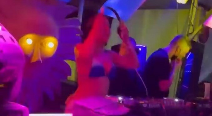 VIDEOS. Marcela Reyes habría armado tremenda fiesta de electrónica sin permisos en Cartagena