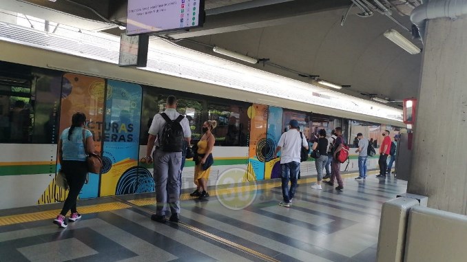 FOTOS: Así se ve el Metro la tarde de este sábado