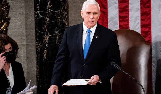 Trump culpa a Pence del caos mientras sus seguidores asaltan el Capitolio