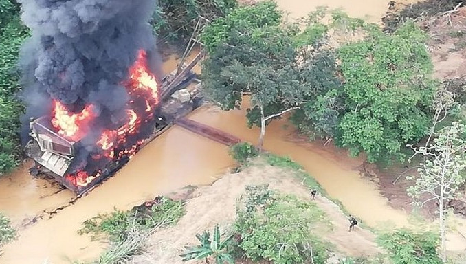 Así quedó una de las las máquinas destruidas por las autoridades en Antioquia, era empleada en la minería ilegal
