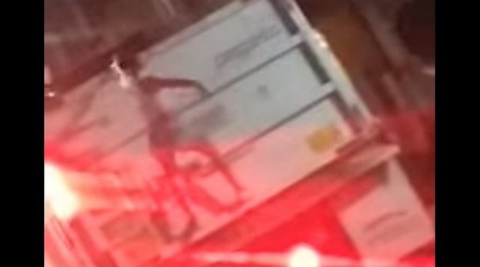 VIDEO: ¡Tremendo ‘perreo’! Mujer se montó a bailar a volqueta de la basura en Bello en plena pandemia