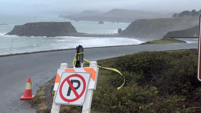 FOTOS: Hombre muere tratando de recatar a sus 2 hijos arrastrados por una ola