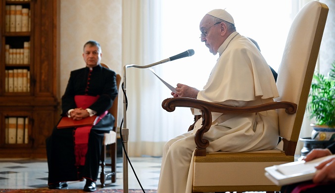 El papa Francisco fue vacunado contra el coronavirus