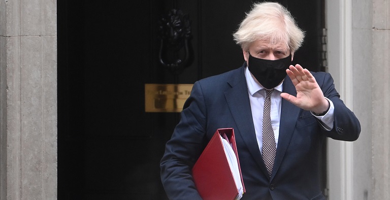 Johnson evalúa relajar las restricciones hacia mediados de febrero