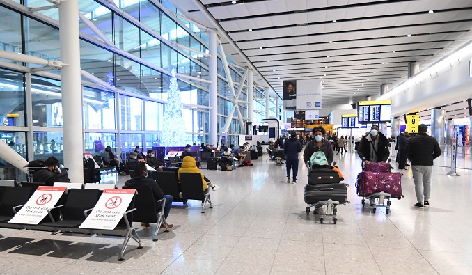 Inglaterra retrasa la exigencia de test negativo de covid-19 a los viajeros