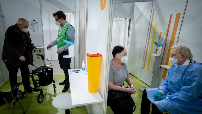 La OMS estudia la posibilidad de "pasaportes de vacunación" contra la covid-19