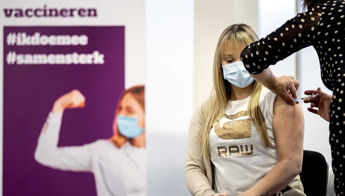 Dinamarca prepara un "pasaporte" para vacunados contra la covid-19
