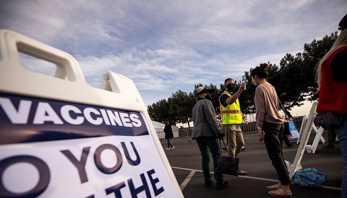 La mayoría de los estadounidenses piensa vacunarse, pero hay desconfianza