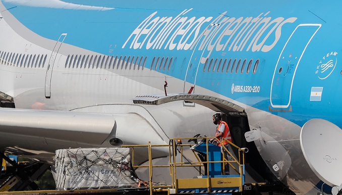 Llega a Argentina el avión de Rusia con la segunda remesa de la Sputnik-V