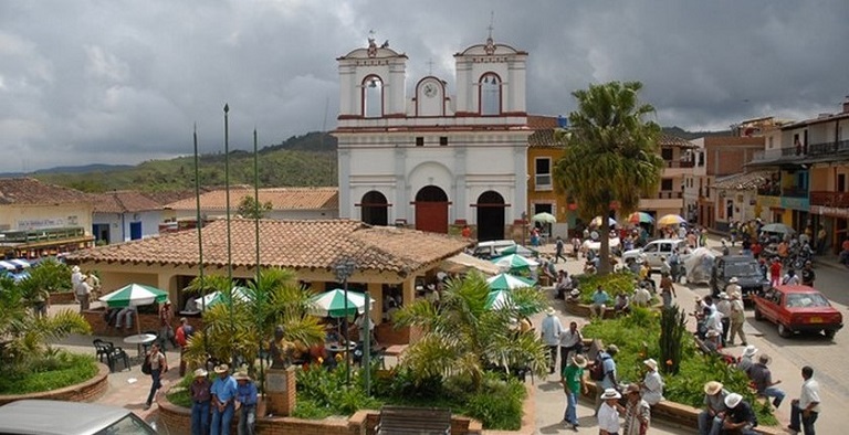 En Anorí no se aguantaron y delataron la ubicación de un acusado de abuso sexual