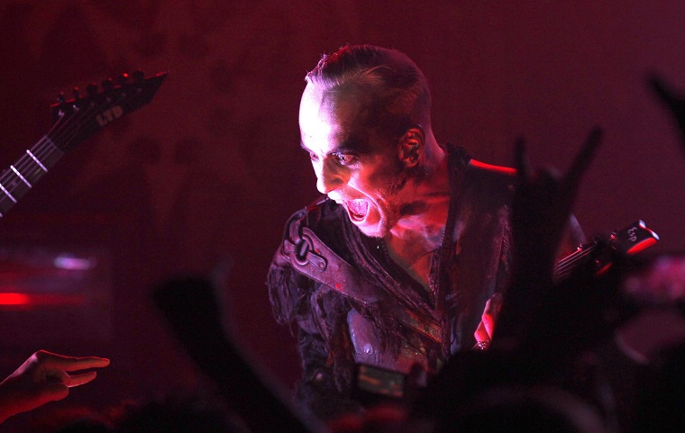 El líder de la banda de rock satánico Behemoth pide ayuda a sus fans tras ser condenado por blasfemia