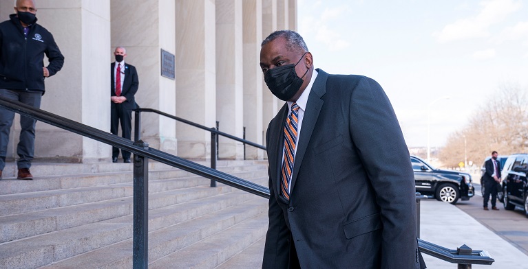 El Pentágono autoriza que más de 1.000 militares apoyen la vacunación en EE.UU.