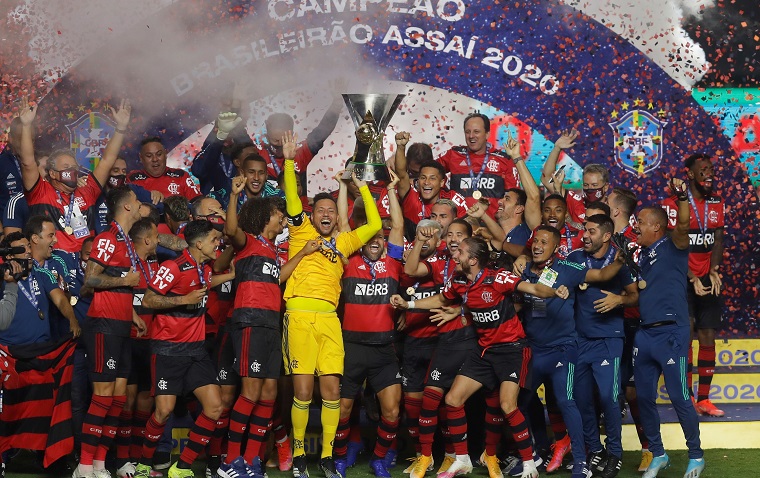 Flamengo - bicampeón brasileño- amenaza récords de Palmeiras y Sao Paulo 3 Flamengo levanta su octavo titulo 2