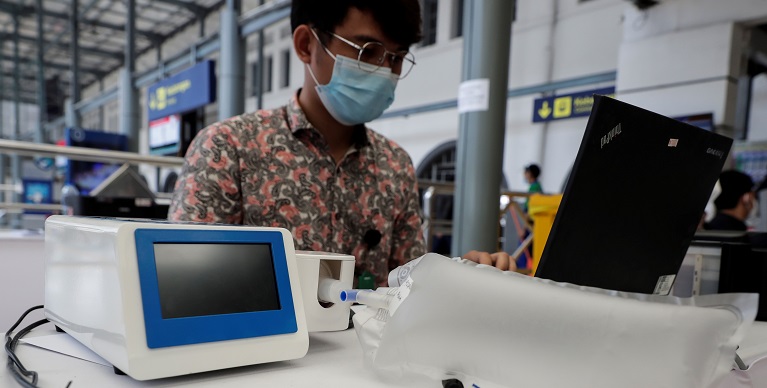 Indonesia usa narices electrónicas para detectar la covid-19 por el aliento