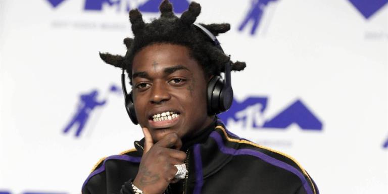 Rapero ofrece pagar la universidad de los hijos de agentes del FBI asesinados