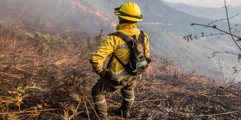 Bomberos de Medellín refuerzan atención a incendios forestales por temporada seca
