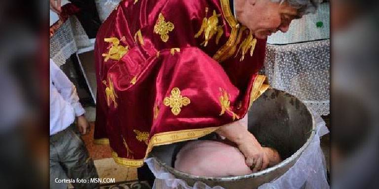 La muerte de un bebé en medio de su ceremonia de bautizo tiene hasta al sacerdote en sospecha de homicidio