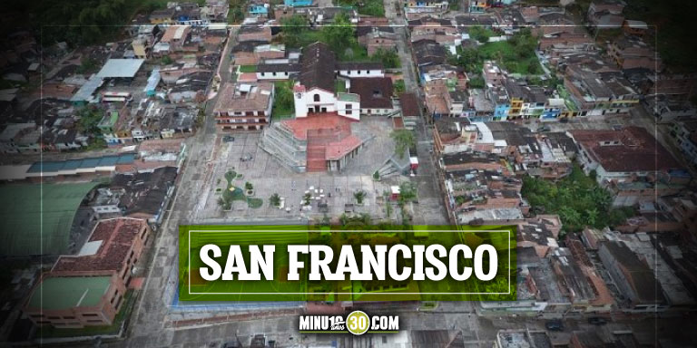 ¡Muy salvaje! En San Franciso un adulto mayor atacó a machetazos a otro