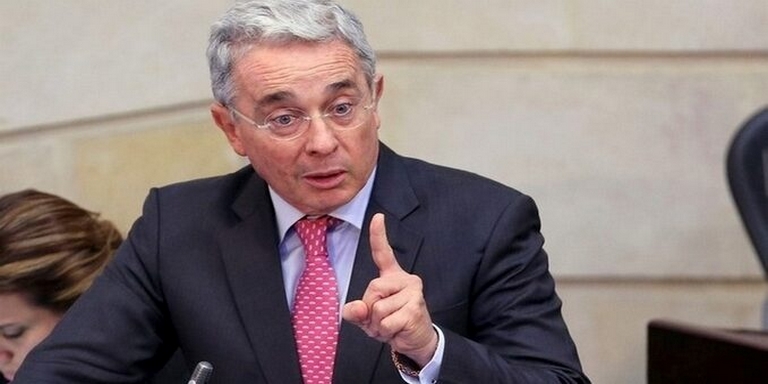 Uribe defiende su Gobierno ante la nueva cifra de víctimas de "falsos positivos" 1 Uribe