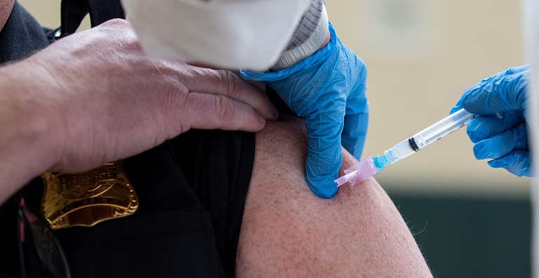 Autoridades en EE.UU. creen que la variante británica de COVID puede ser más letal