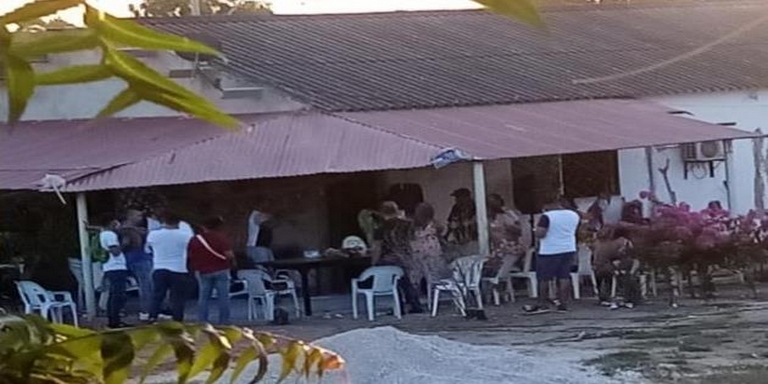 ¡Que Dios lo perdone! En Atlántico, sacerdote celebró su fiesta de cumpleaños en la casa cural