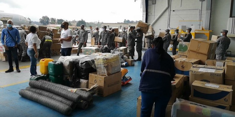 Antioquia le sigue enviando ayudas humanitarias a San Andrés 9 ayudas antioquia san andres 1