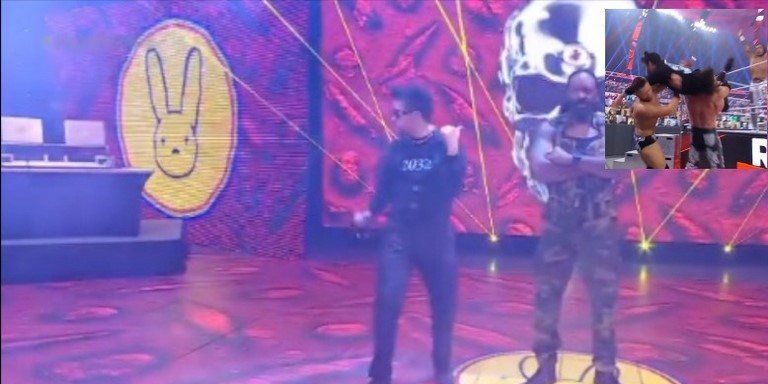 VIDEO. Bad Bunny cantó, peleó y se lanzó desde la tercera cuerda en medio del Royal Rumble