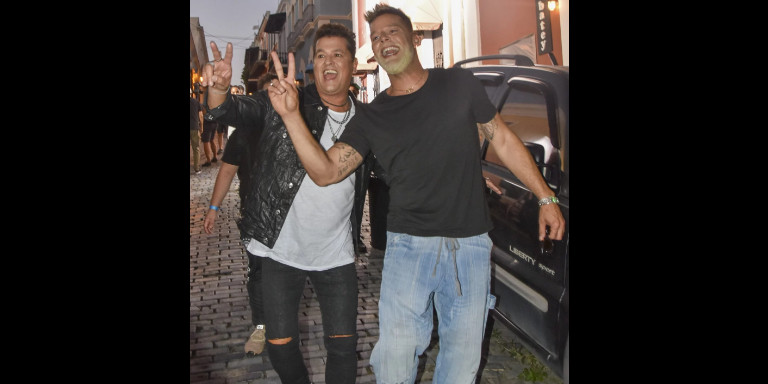 Carlos Vives y Ricky Martin graban juntos, sería un homenaje a miembros de comunidad LGTBI+