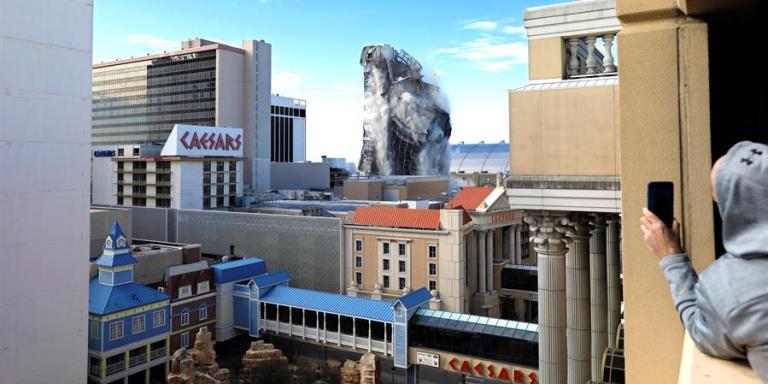 ¡En medio de aplausos! Reducen a escombros Casino Trump Plaza, en Atlantic City