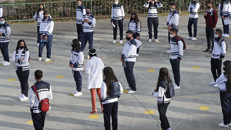 reabre Bogotá sus colegios públicos en pandemia 