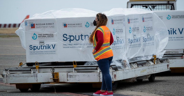 Rusia registra su tercera vacuna anticovid, la CoviVac