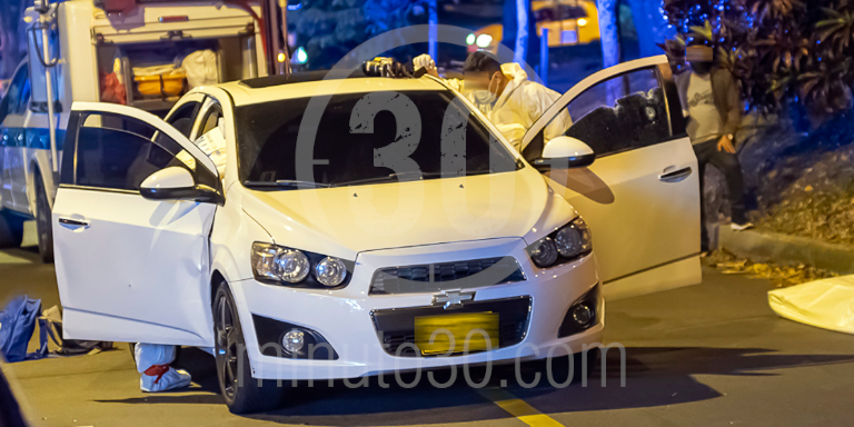 EN FOTOS Y VIDEO: Identificaron a los dos jóvenes que mataron cuando iban en un carro por Robledo, cerca al Pablo Tobón 5 Robledo