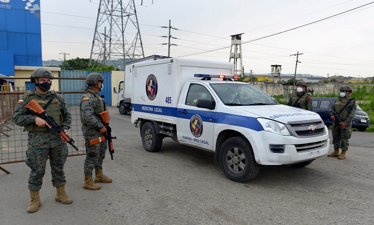 Casi 80 muertos en enfrentamientos entre bandas en prisiones de Ecuador