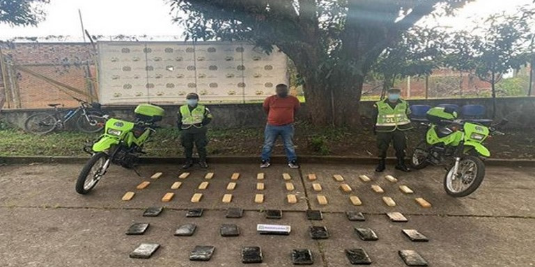 ¡Qué equipaje! Sujeto que viajaba en bus le descubrieron una maleta llena de 'Creepy'